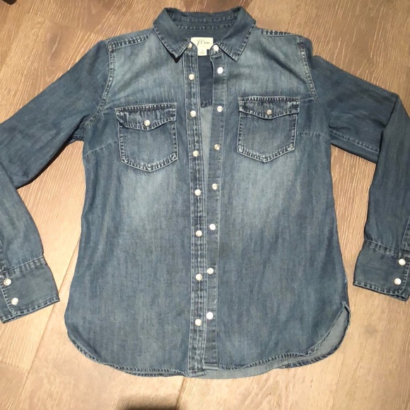 J. Crew Tops - J. Crew denim shirt size 4 w/ pearl snap buttons